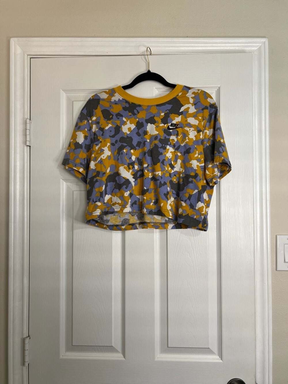 Nike Sportswear Essential Women's Cropped Camo T-Shirt Size Large